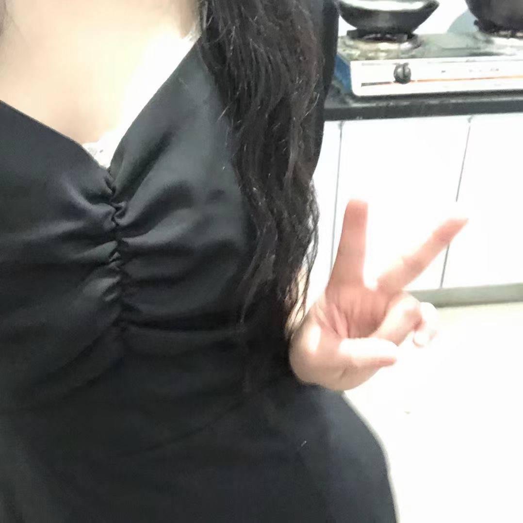 有点婴儿肥的年轻小姐姐